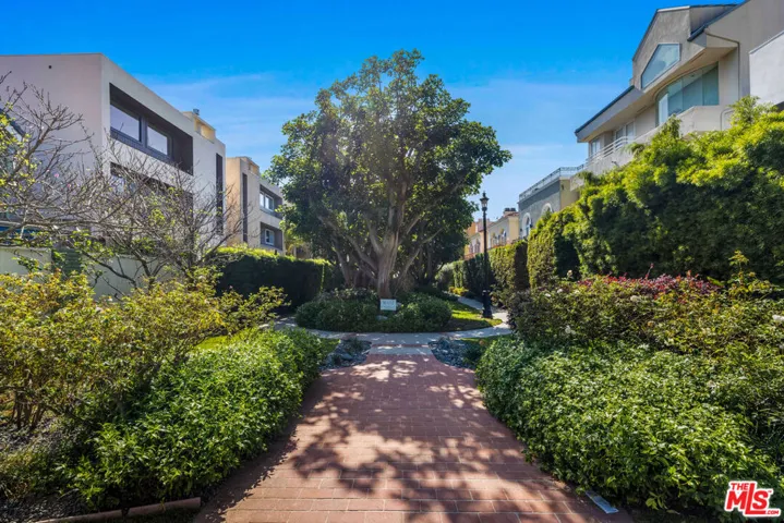Walking path to Beach