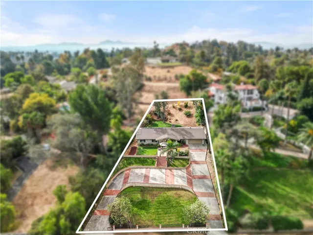 5051 Victoria Avenue, Riverside, California 92506