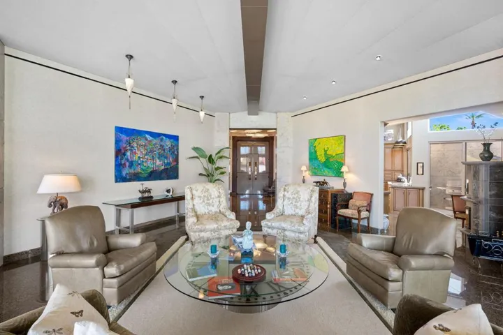 20-web-or-mls-16 Great room fifth