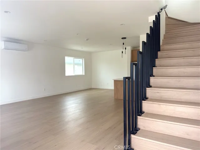 Entry/Living Room