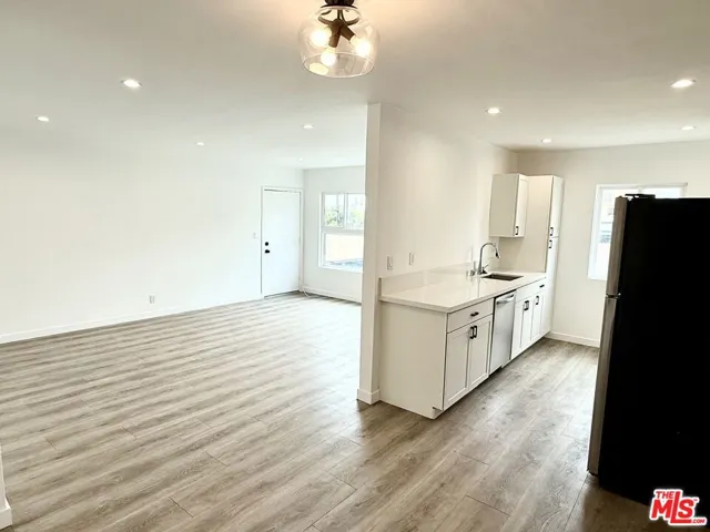 1000 Havenhurst Drive 7, West Hollywood, California 90046