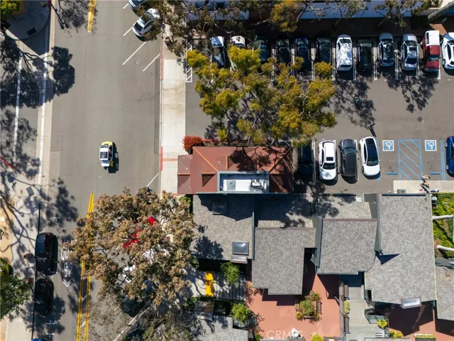 Overhead view highlighting positioning within downtown core