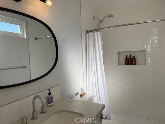 Primary En-Suite Bath (3/4)
