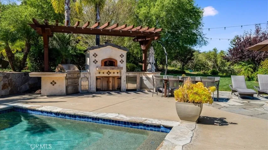 Outdoor Kitchen
