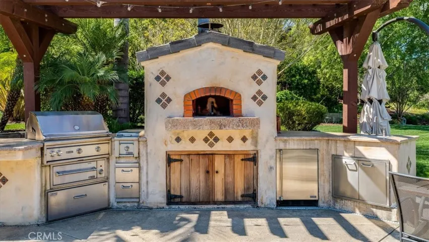 Outdoor Kitchen