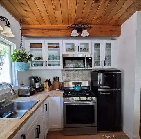 New Countertops and kitchen cabinets