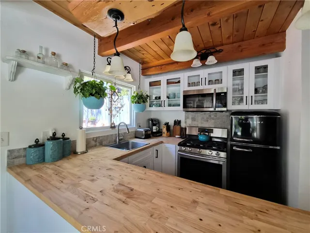 New Countertops and kitchen cabinets