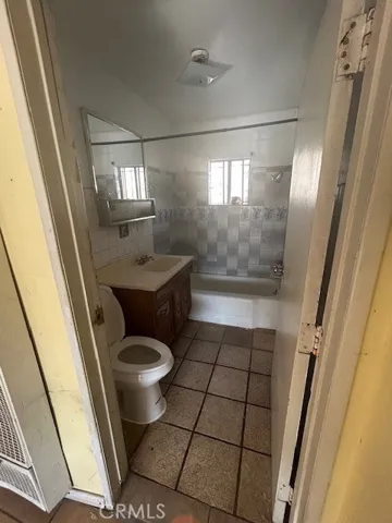 156 1/4  full bathroom