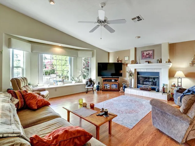 12-64660 Picard Ct-12