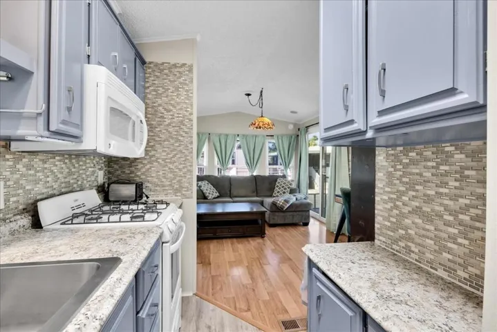 52-LOT 307 (23)