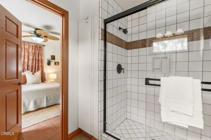 33 11993_MacDonald_Dr-51