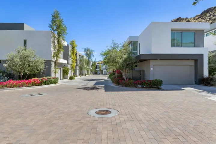 1000 Surrey Lane-7