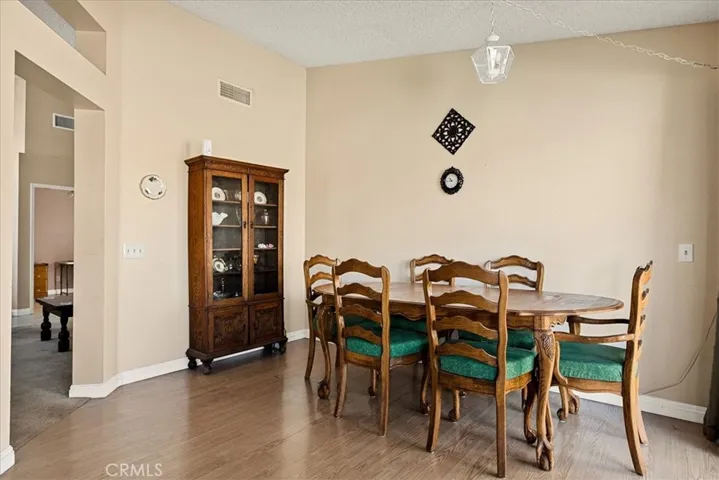 Kitchen dining area
