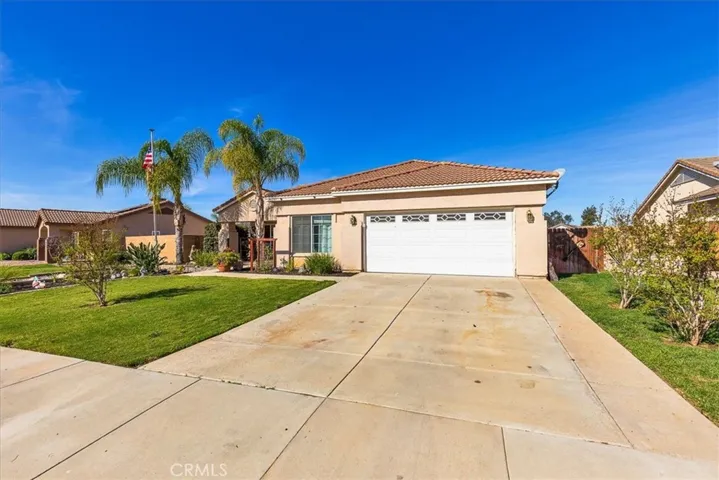 Immaculate single level home on nicely sized lot. Ample space between the neighboring homes.