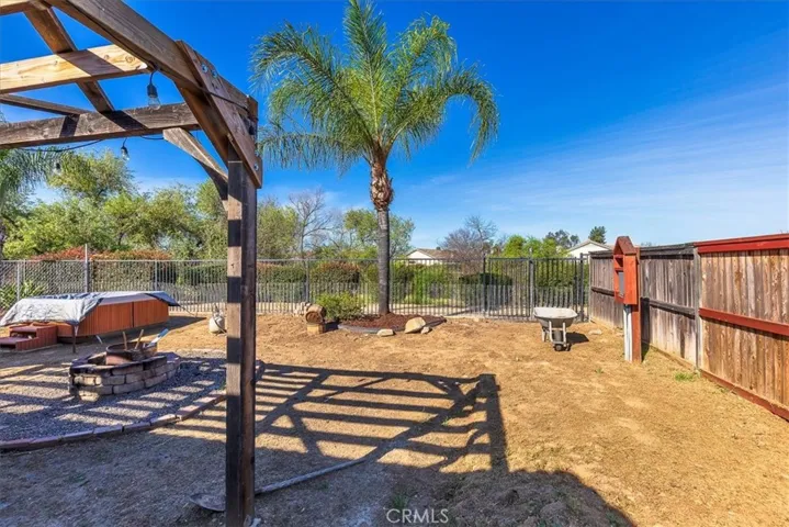VERY PRIVATE YARD!