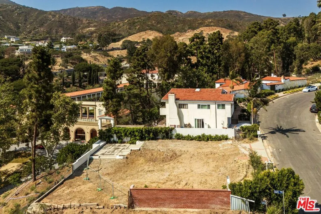 17941 Tramonto Drive, Pacific Palisades, California 90272 — photo 5