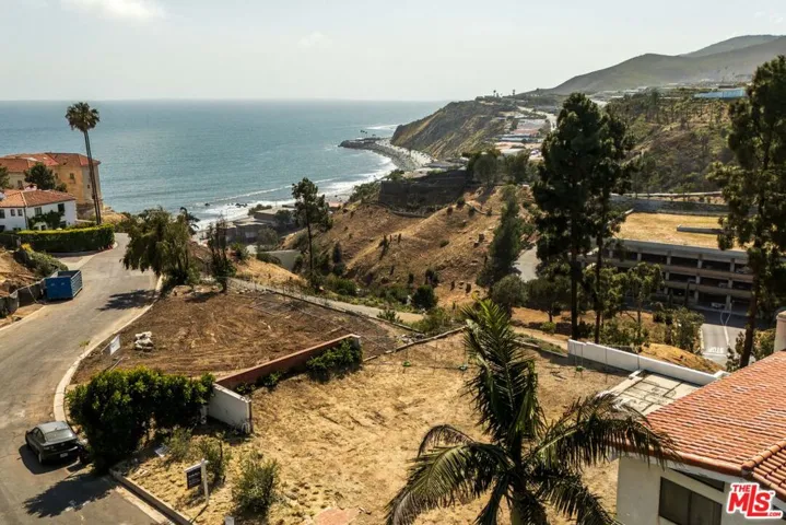 17941 Tramonto Drive, Pacific Palisades, California 90272