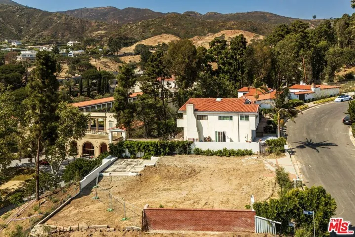 17941 Tramonto Drive, Pacific Palisades, California 90272