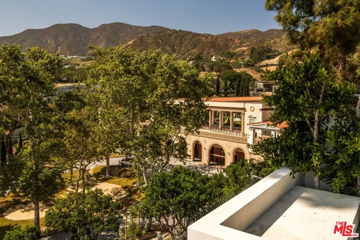 17941 Tramonto Drive, Pacific Palisades, California 90272