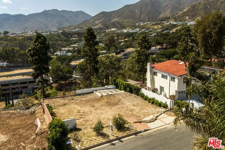 17941 Tramonto Drive, Pacific Palisades, California 90272