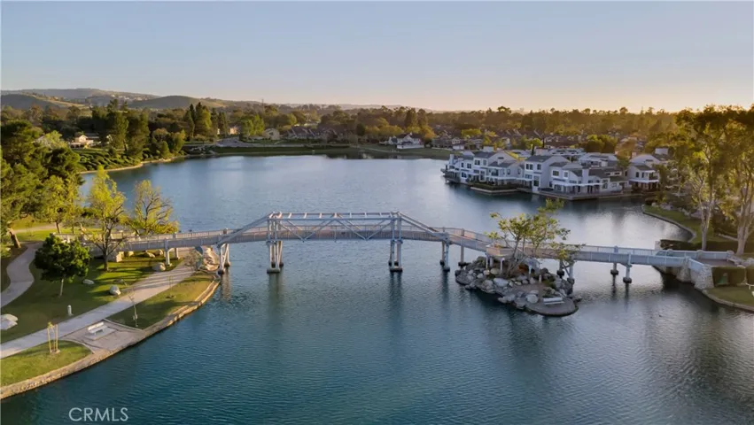 65 Pinewood 33, Irvine, California 92604