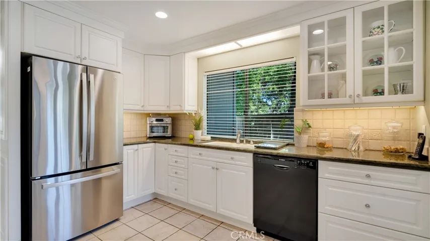GE French door refrigerator, bottom freezer