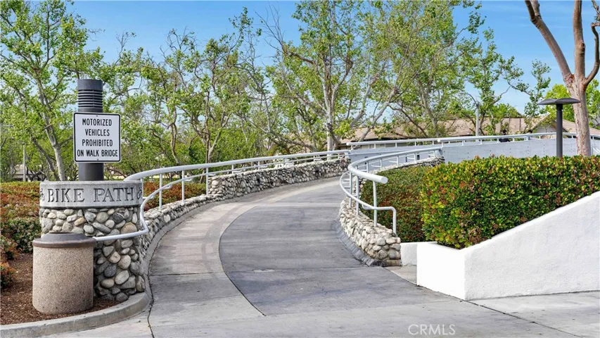 65 Pinewood 33, Irvine, California 92604