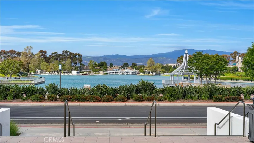 65 Pinewood 33, Irvine, California 92604