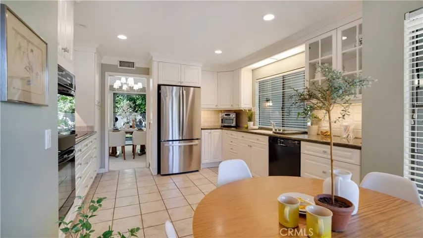 65 Pinewood 33, Irvine, California 92604