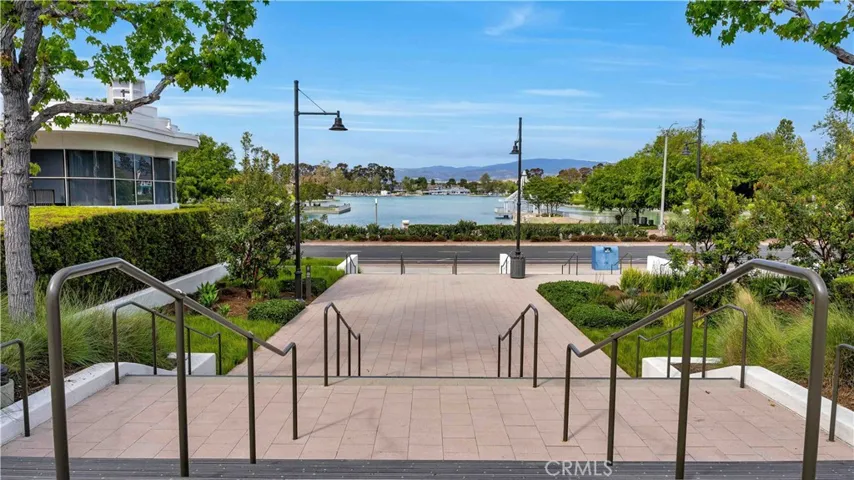 65 Pinewood 33, Irvine, California 92604