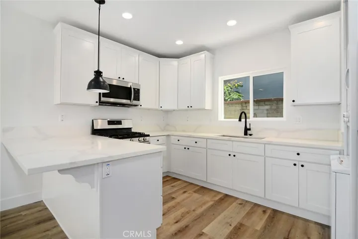 6518 Zelzah Avenue, Reseda, California 91335