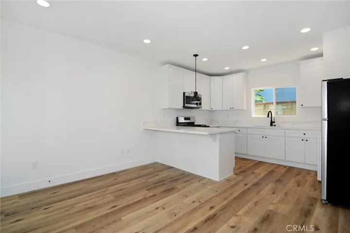 6518 Zelzah Avenue, Reseda, California 91335