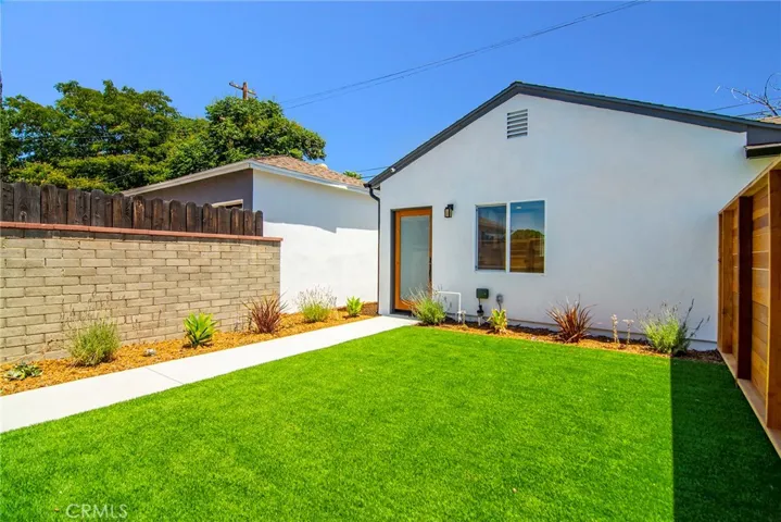 6518 Zelzah Avenue, Reseda, California 91335