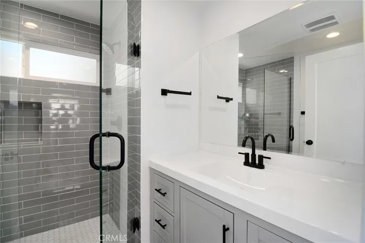 6518 Zelzah Avenue, Reseda, California 91335
