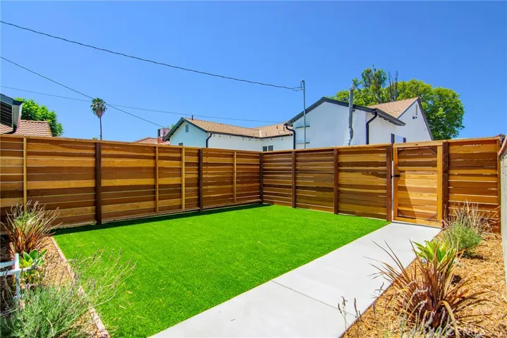 6518 Zelzah Avenue, Reseda, California 91335