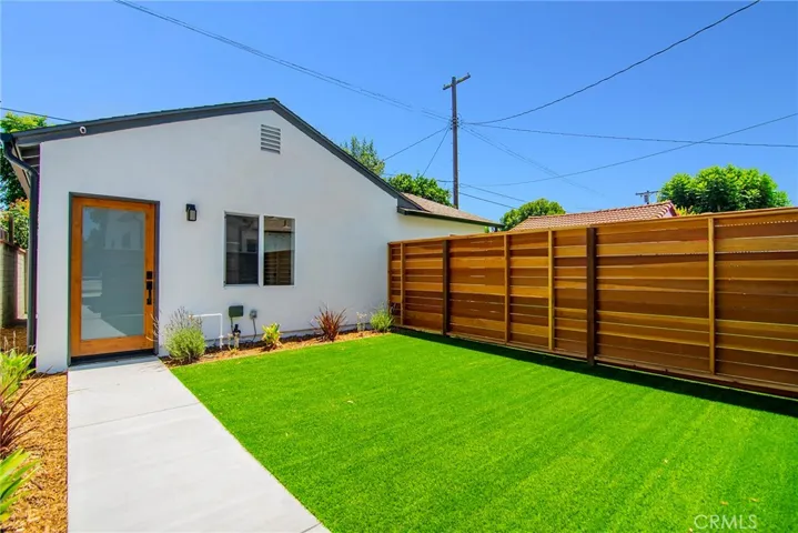 6518 Zelzah Avenue, Reseda, California 91335