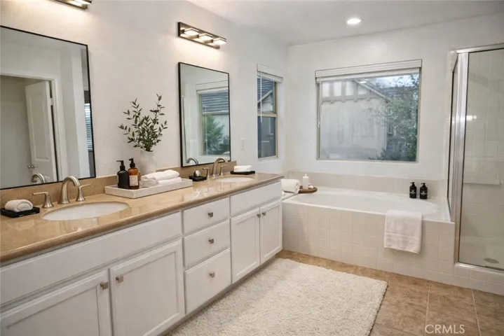 Dual Sinks (Virtually Staged)