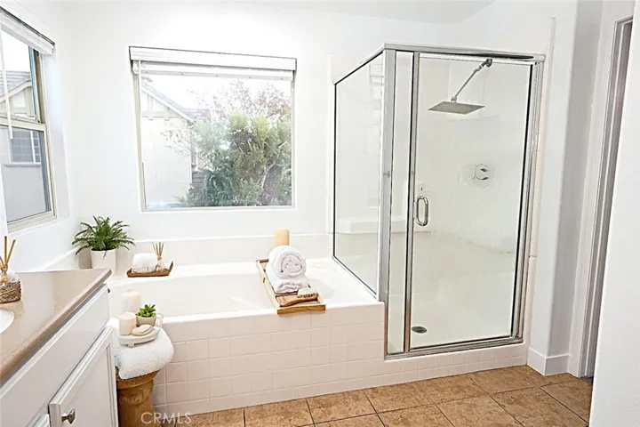Suken Tub & Seperate Shower (Virtually Staged)