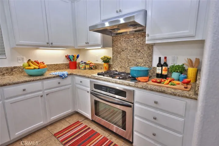 Updated Kitchen (Virtually Staged)