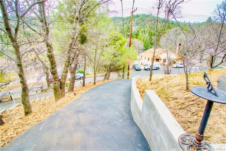 23882 Springwater, Crestline, California 92325