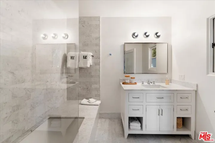 329 S Roxbury Drive, Beverly Hills, California 90212