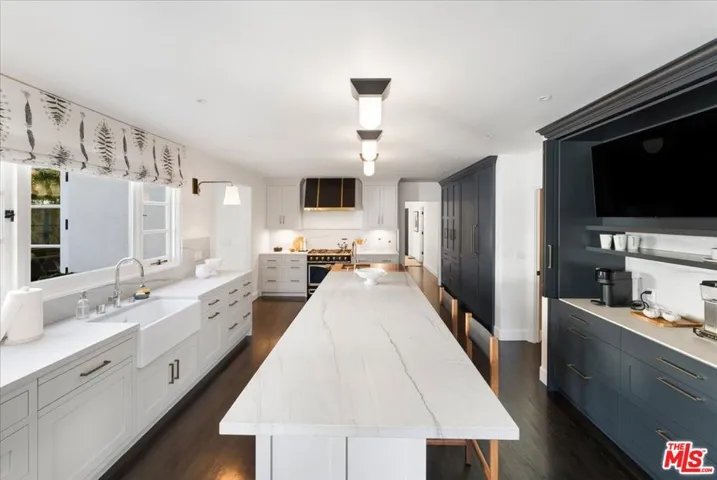 329 S Roxbury Drive, Beverly Hills, California 90212