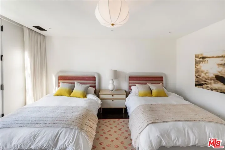 329 S Roxbury Drive, Beverly Hills, California 90212