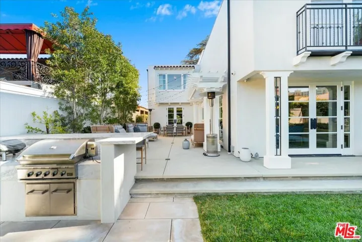 329 S Roxbury Drive, Beverly Hills, California 90212