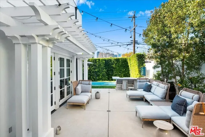 329 S Roxbury Drive, Beverly Hills, California 90212