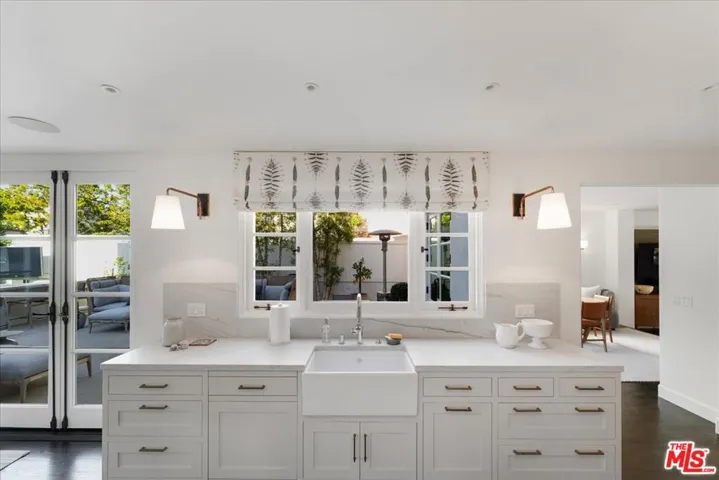 329 S Roxbury Drive, Beverly Hills, California 90212