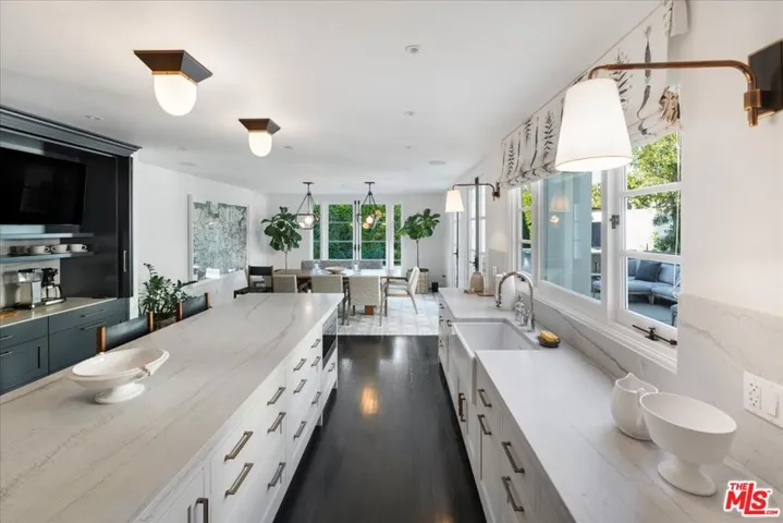 329 S Roxbury Drive, Beverly Hills, California 90212