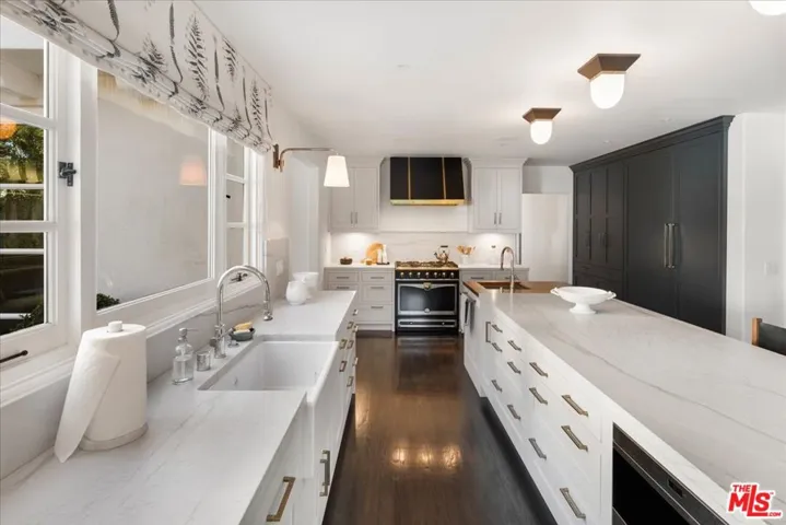 329 S Roxbury Drive, Beverly Hills, California 90212