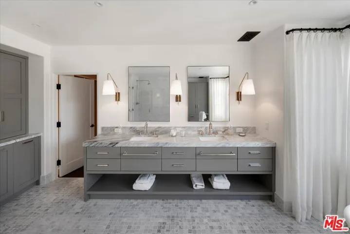329 S Roxbury Drive, Beverly Hills, California 90212