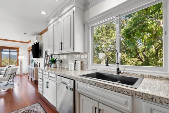 17 Kite Hill Road, Santa Cruz, California 95060